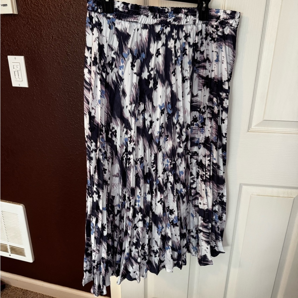 Floral Black and White Pleated Skirt